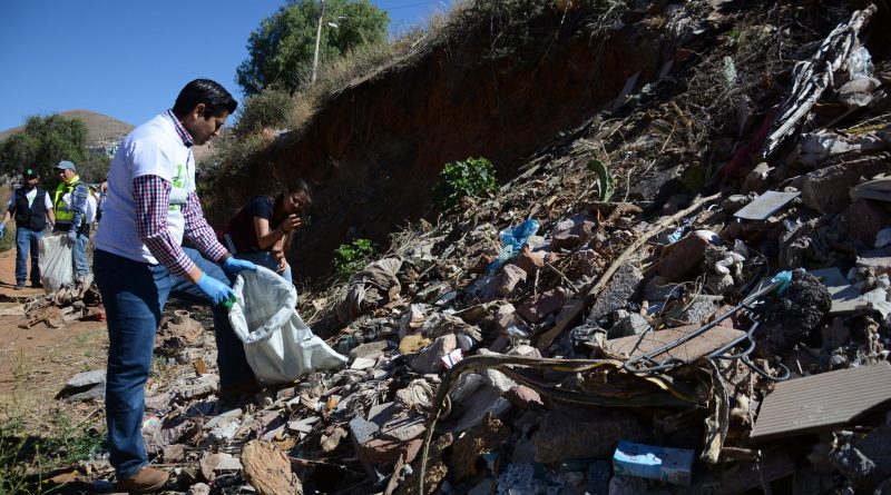 JULIO CÉSAR CHÁVEZ ENCABEZÓ CONTINGENTE DE CIENTOS DE GUADALUPENSES PARA LIMPIAR EL ARROYO DEL COYOTE