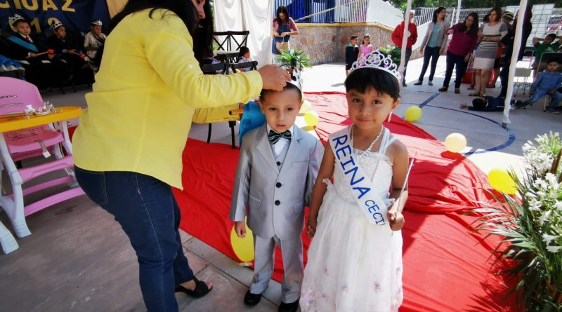 Realizan la coronación del rey y reina CECIUAZ 2019