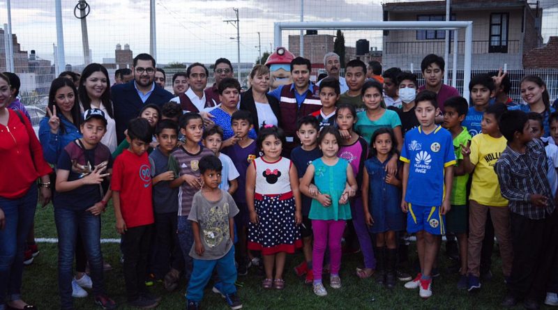 VECINOS DE LA COLONIA EL HÍPICO AGRADECEN AL ALCALDE DE GUADALUPE POR CONSTRUCCIÓN DE PARQUE RECREATIVO TRAS 15 AÑOS EN EL OLVIDO